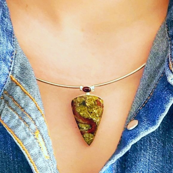 Dragon Blood Stone & Garnet Pendent - Picture 7 of 8